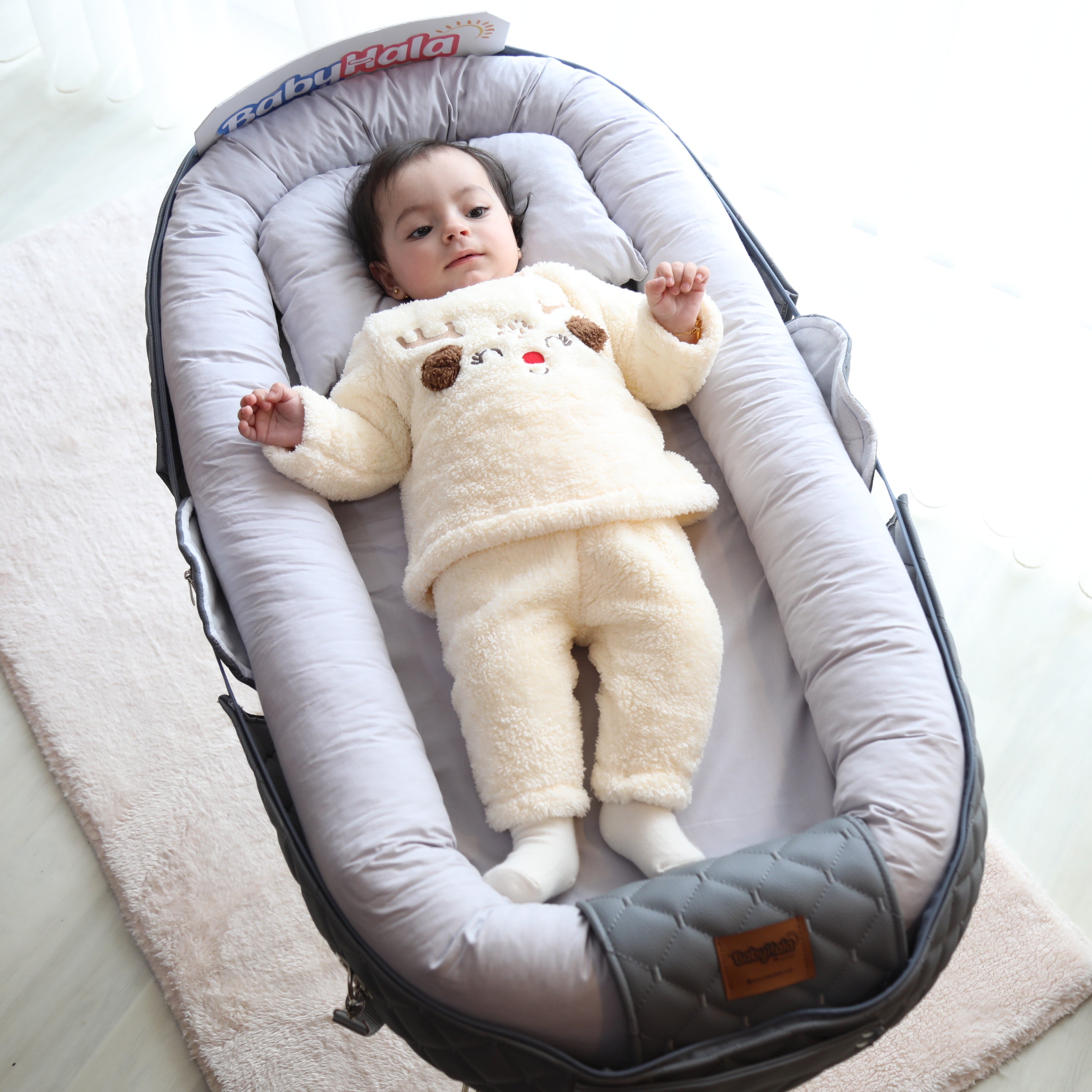 "الحضن المتنقل "المهد المحمول (الرمادي)