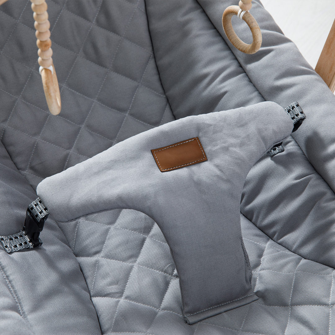 حضن الأم الهزاز الفضي