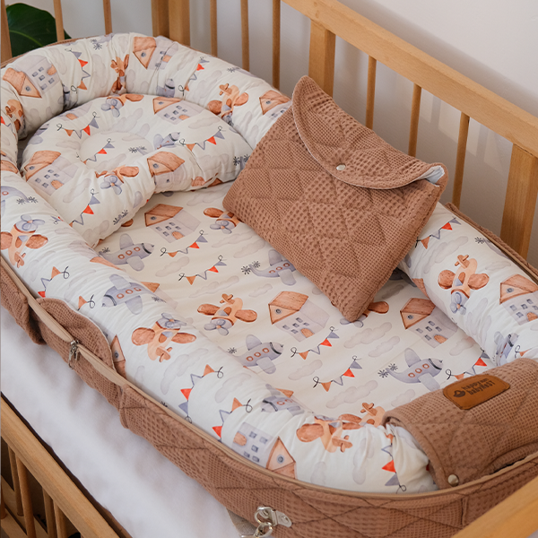 "الحضن المتنقل "المهد المحمول مع ناموسية ووسادة ارجاع