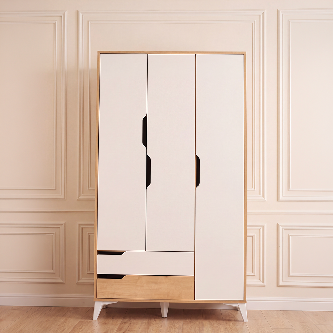BabyOne غرفة سراي الملكية children's bedroom set with elegant furniture and decorative elements.
