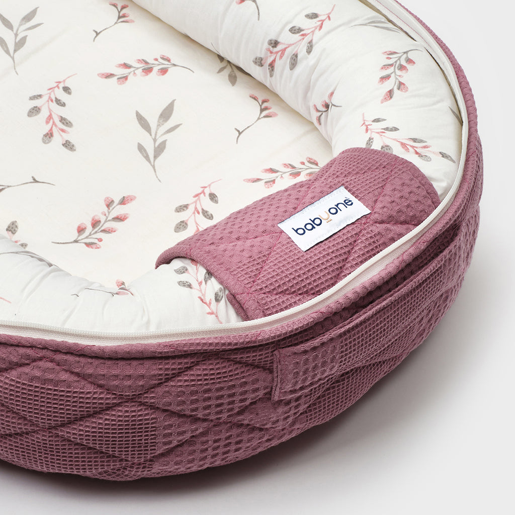 BabyOne portable cradle "Houd al-Hadn" baby moses basket with soft fabric and carry handle, designed for easy mobility and comfort.