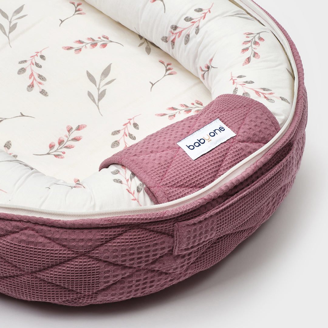 BabyOne portable cradle "Houd al-Hadn" baby moses basket with soft fabric and carry handle, designed for easy mobility and comfort.