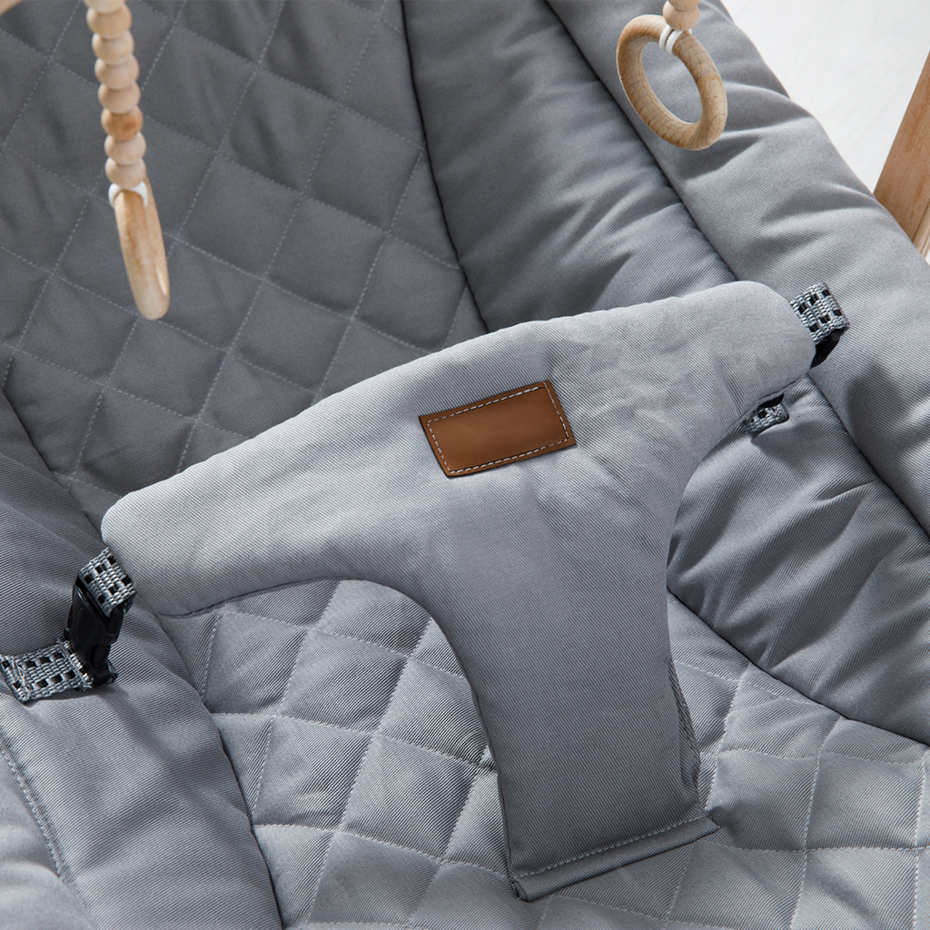 حضن الأم الهزاز الفضي