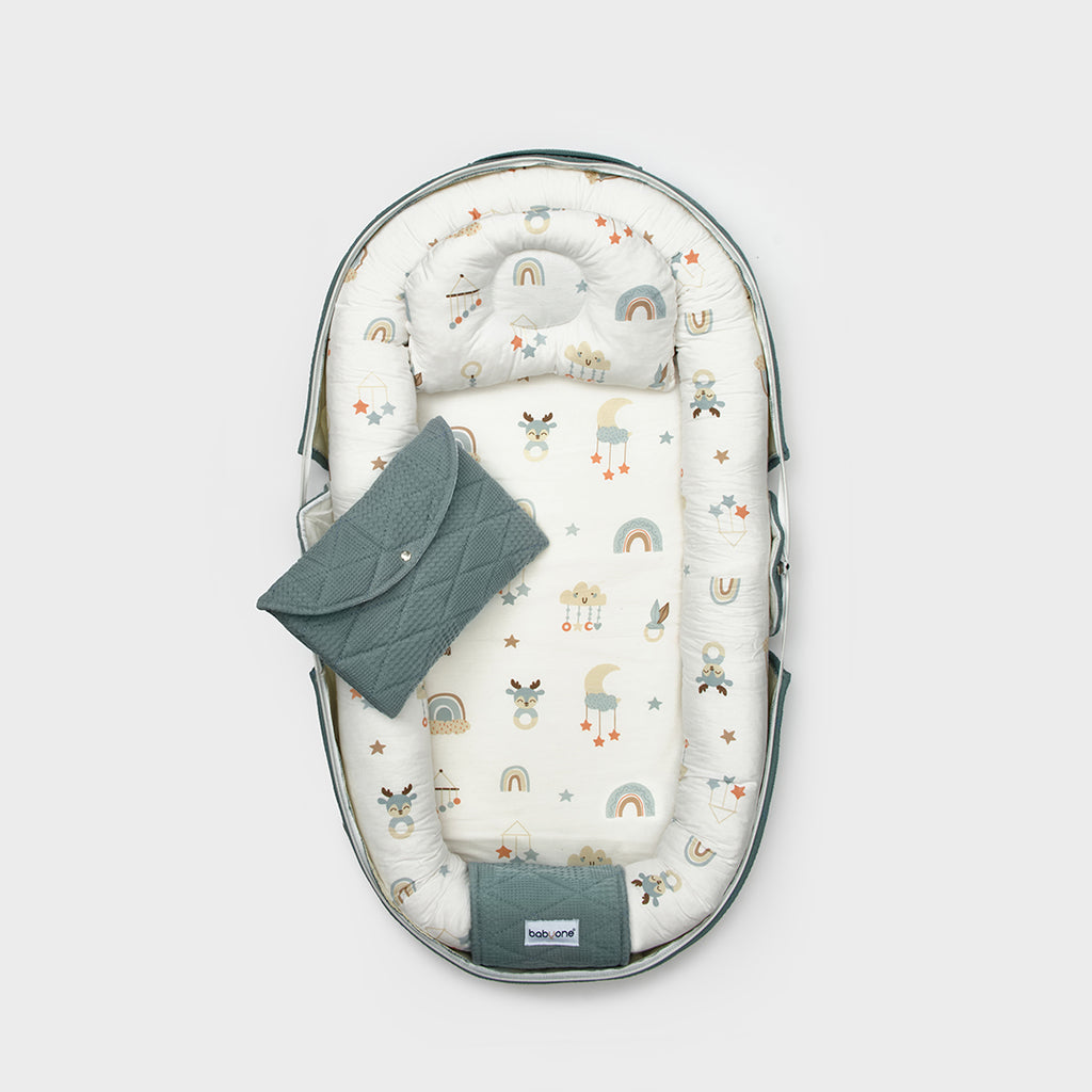 BabyOne ماريو الحضن المتنقل المهد المحمول, lightweight baby cradle with soft fabric and adjustable stand, ideal for soothing infants.