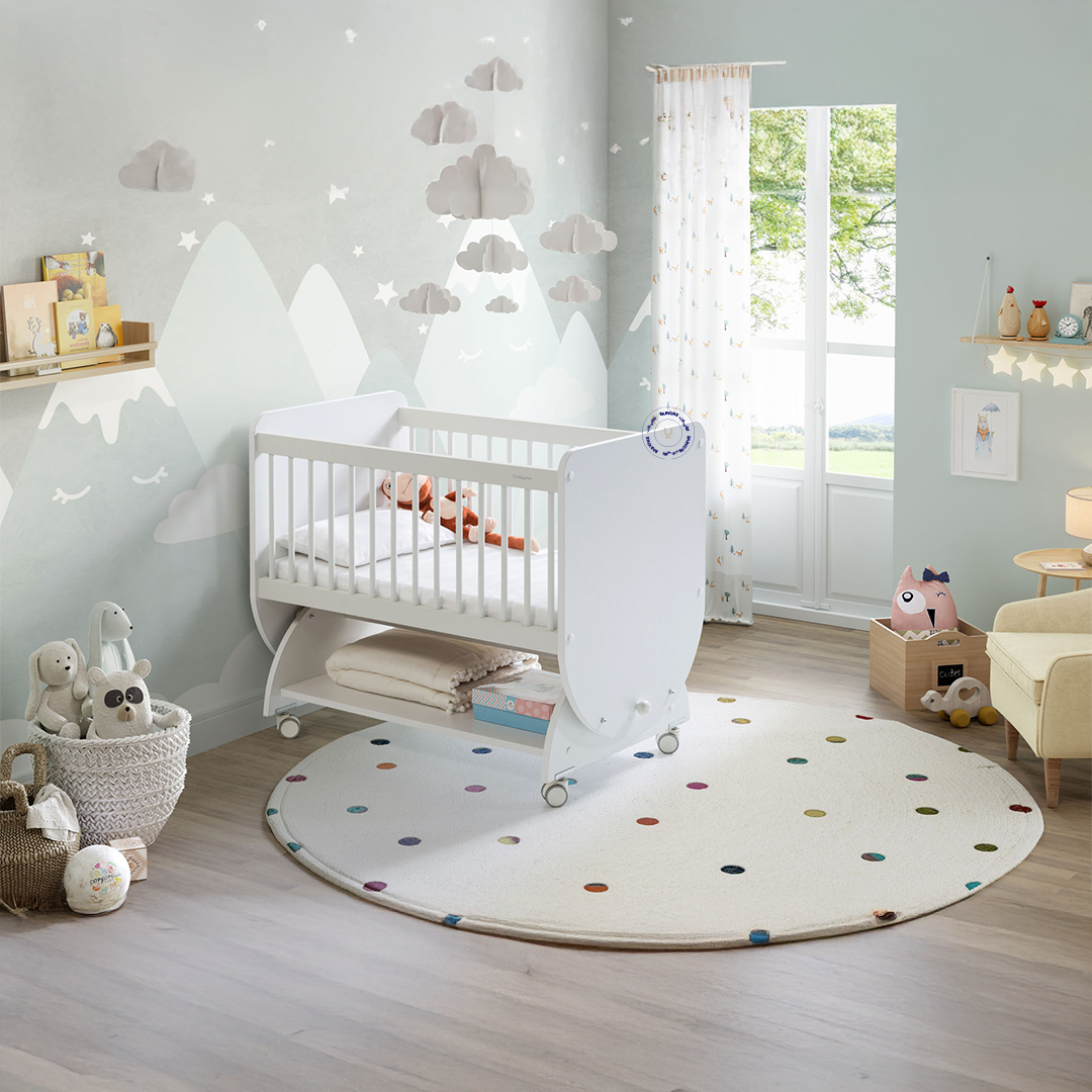 مهد هزّ مع عجلات ورفّ سفلي (65×90) (أبيض)