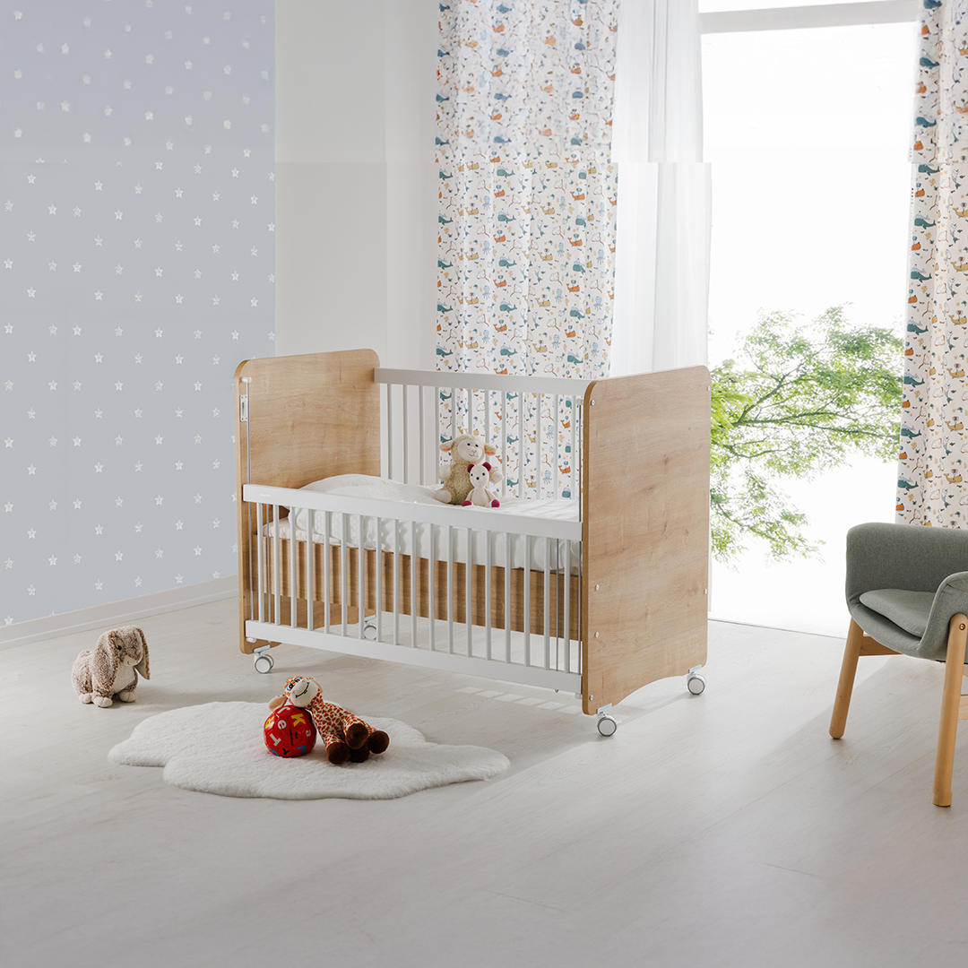 سرير سوما  75×125 سم (موف عجلات) - BabyOne