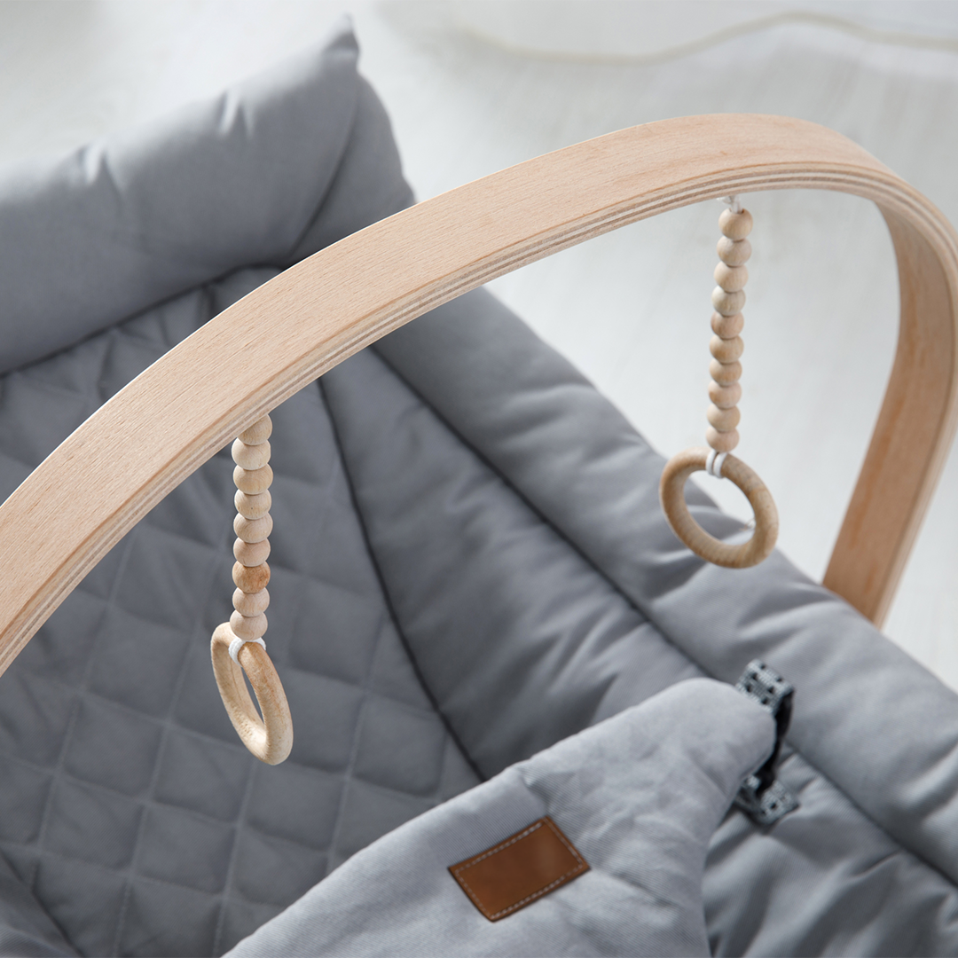 حضن الأم الهزاز الفضي