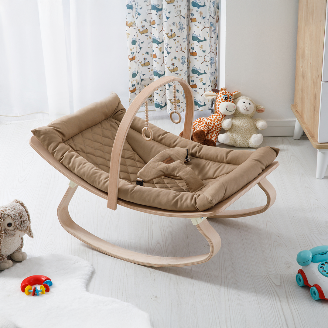 حضن الأم الهزاز الذهبي