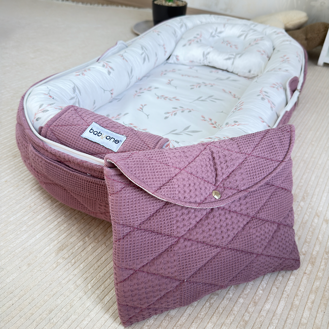 "الحضن المتنقل العنابي "المهد المحمول مع ناموسية - BabyOne