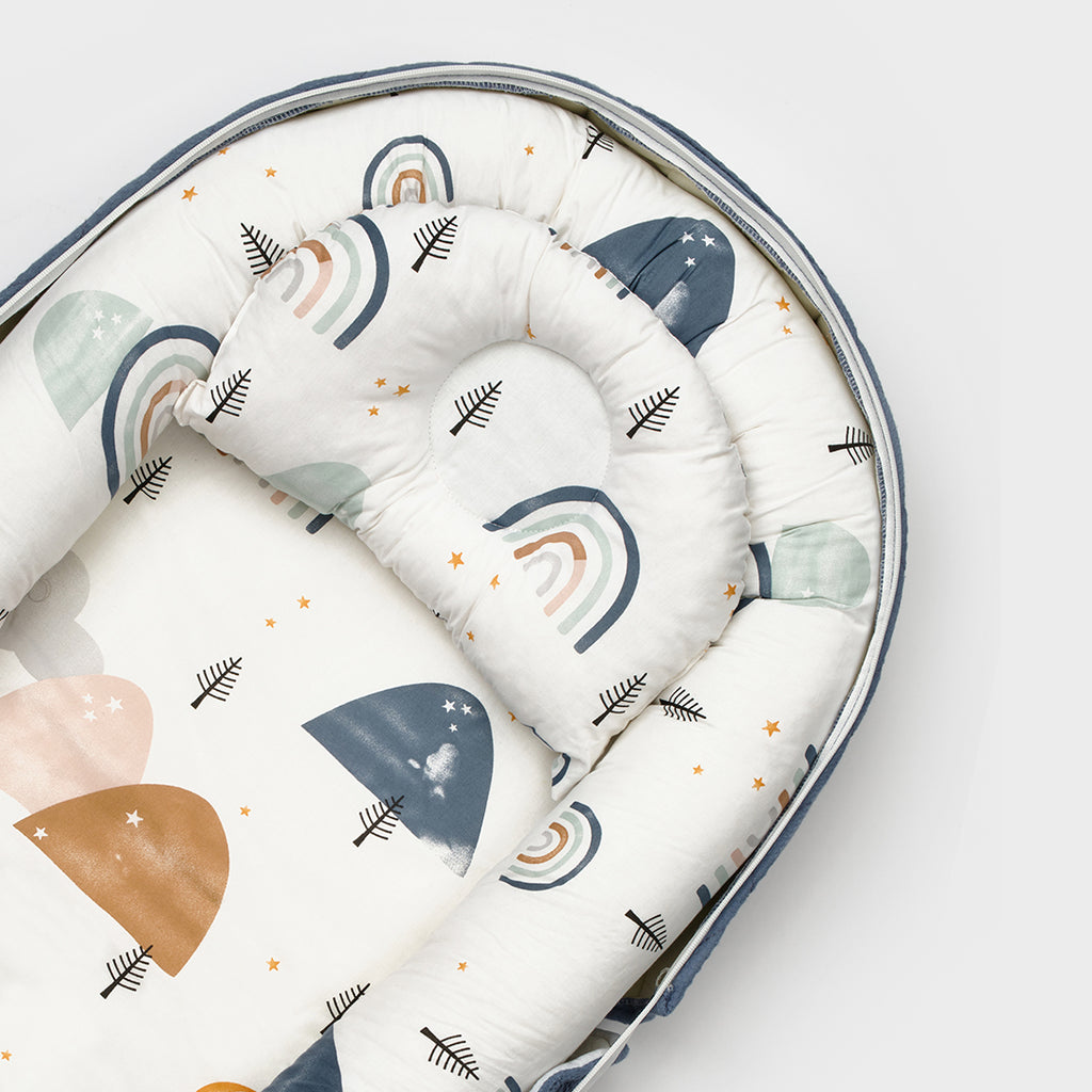 BabyOne Tom and Jerry "Portable Cradle" baby bed with soft fabric and adjustable stand, ideal for comfortable naps.