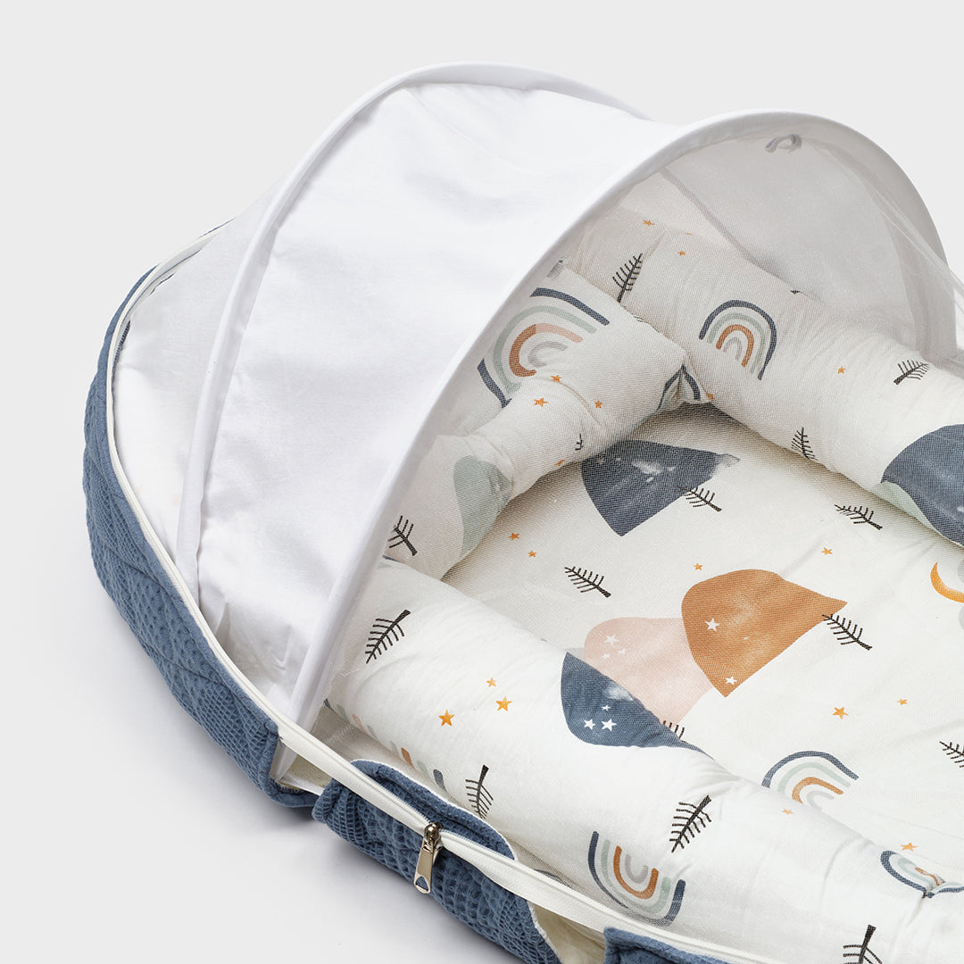 BabyOne Tom and Jerry "Portable Cradle" baby memento with plush toys and soft fabric for infant comfort.