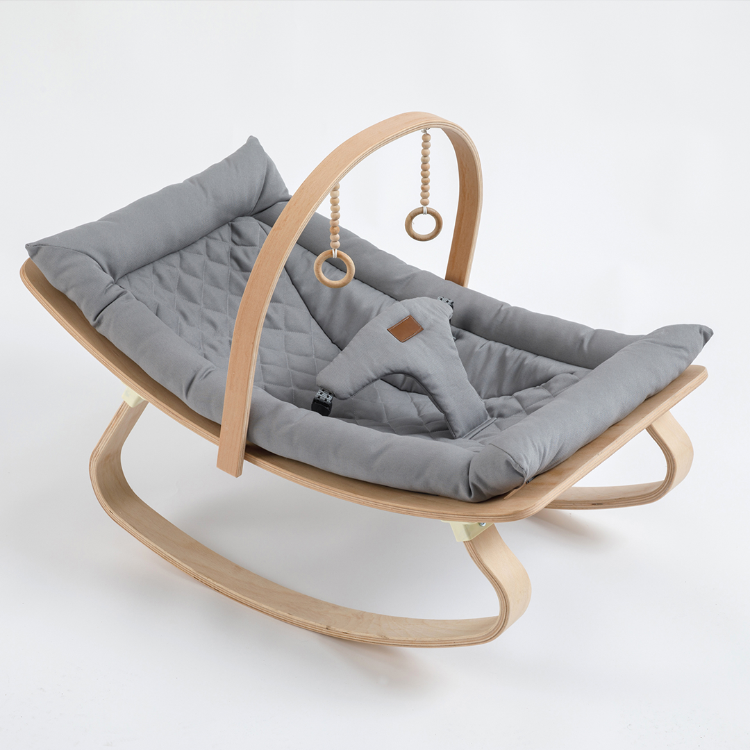 حضن الأم الهزاز الفضي