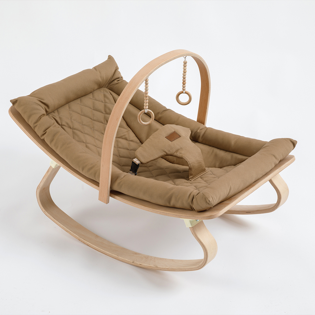 حضن الأم الهزاز الذهبي