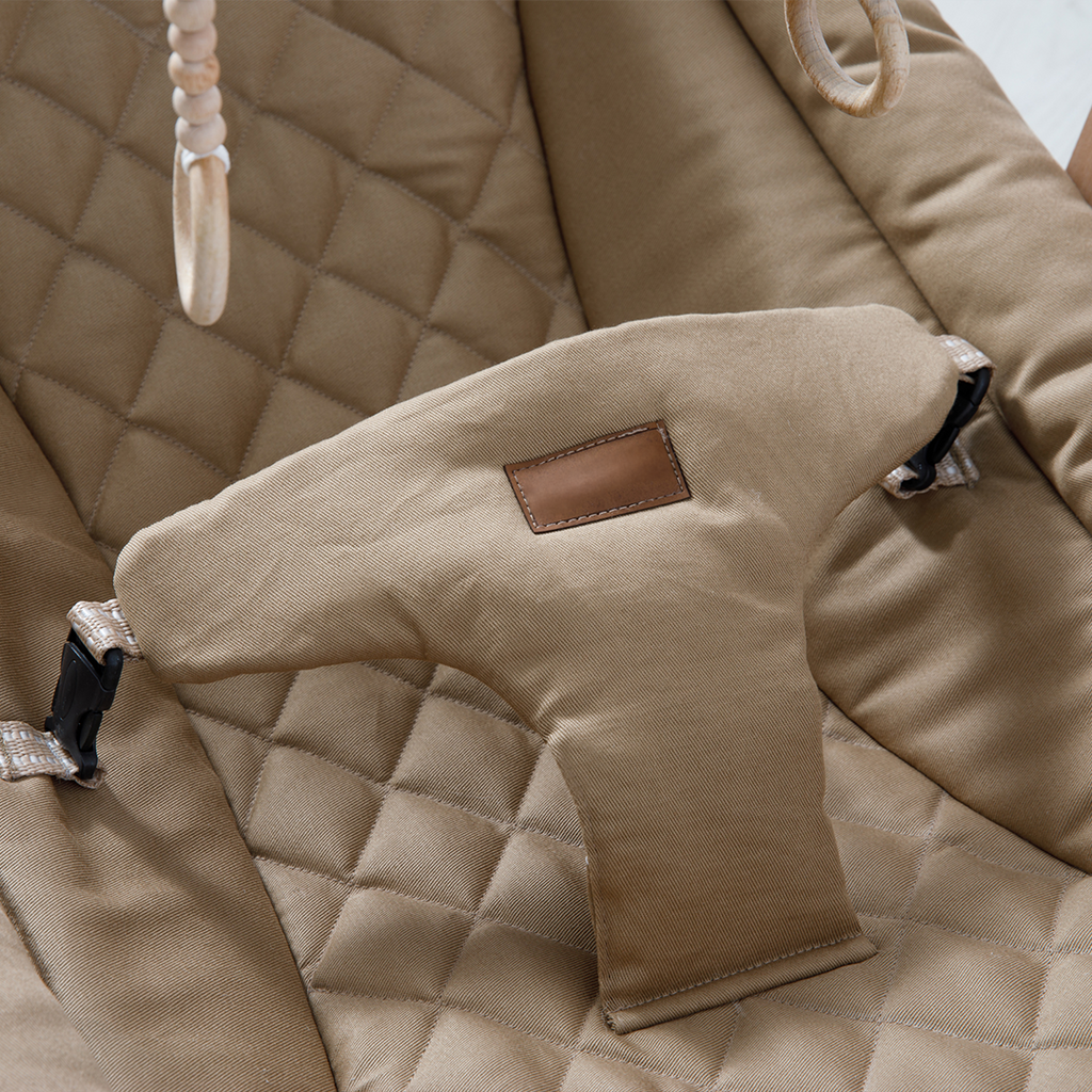 حضن الأم الهزاز الذهبي